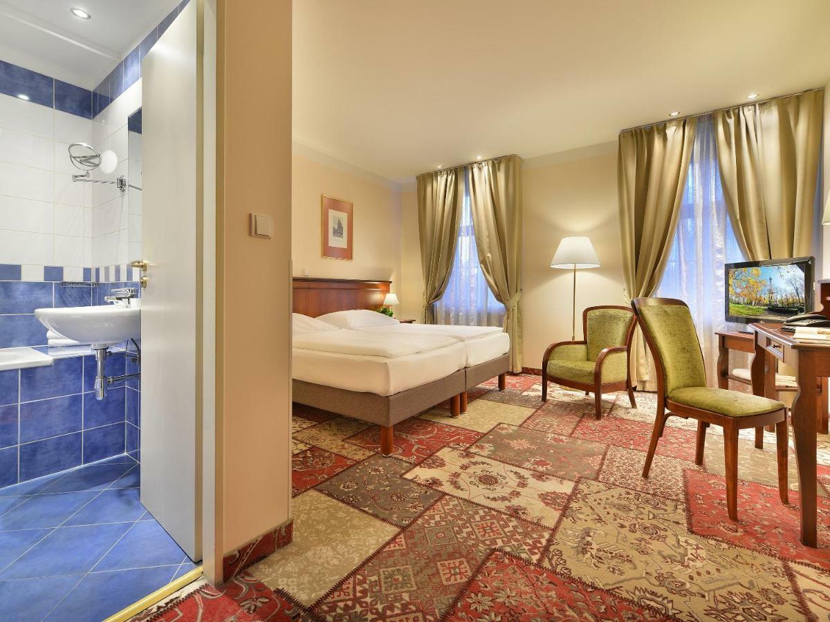 Double or Twin Room with Castle View