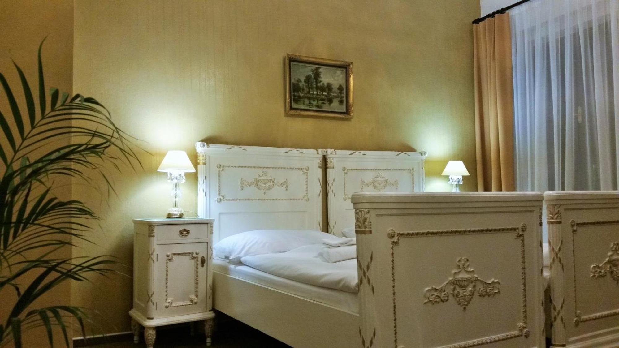 Superior Double or Twin Room with Private Bathroom